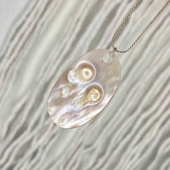 Stunning Blister Pearl Pendant Necklace - Picture 2 of 8